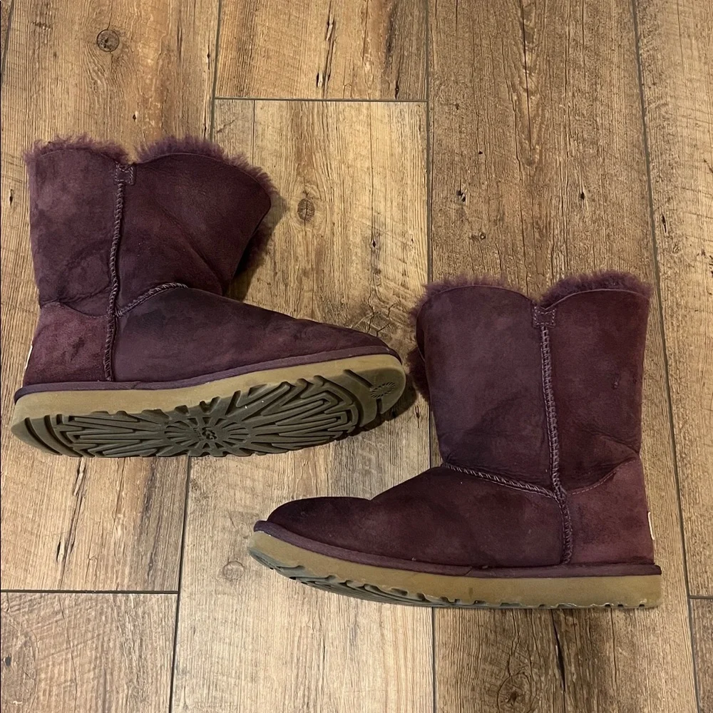 UGG Bailey Button Boots, size 8